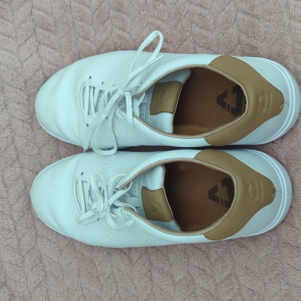 Travis Mathew Cuater Phenom Leather Shoe/Sneaker Lightly Used Men’s size 11.5